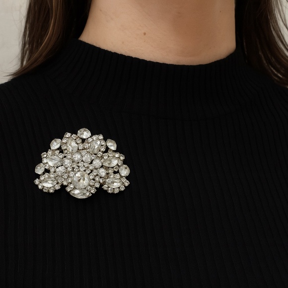 Vintage Jewelry - Garne  Rhinestone Brooch silvertone signed 3” across vintage